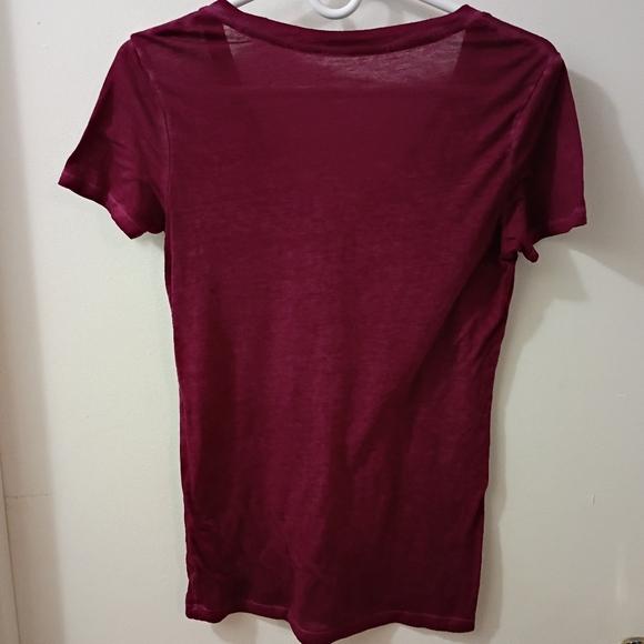 American Eagle Outfitters Crew Cut Burgundy Womans Tee. - Picture 2 of 3